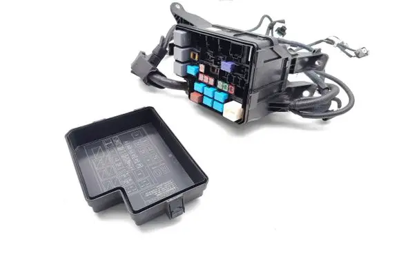 Toyota RAV 4 (XA40) Fuse module 3586YA1
