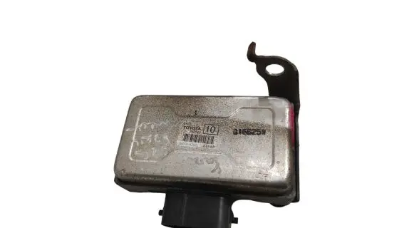 Toyota Yaris Voltage converter inverter G92C052031 16101A