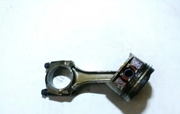 Toyota Corolla E120 E130 Piston with connecting rod