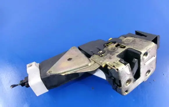 Volvo S40, V40 Front door lock