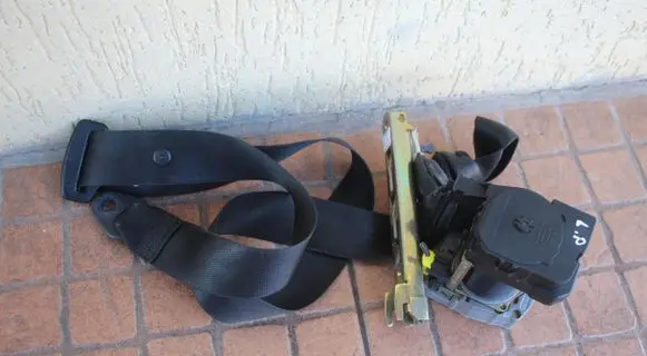 Mercedes-Benz E W210 Front seatbelt 