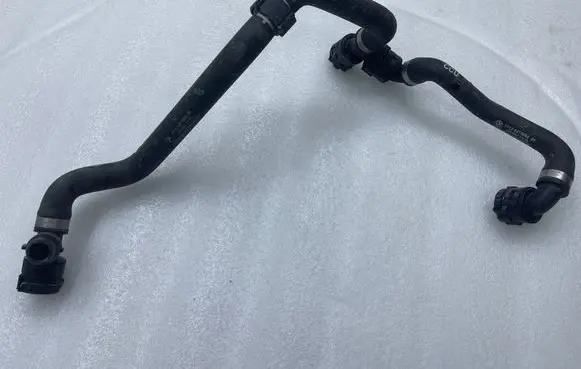 Engine coolant pipe/hose