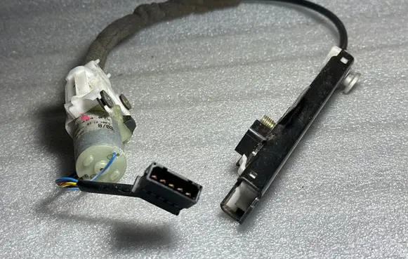 Audi A8 S8 D2 4D Seat belt height adjuster 4D0857833