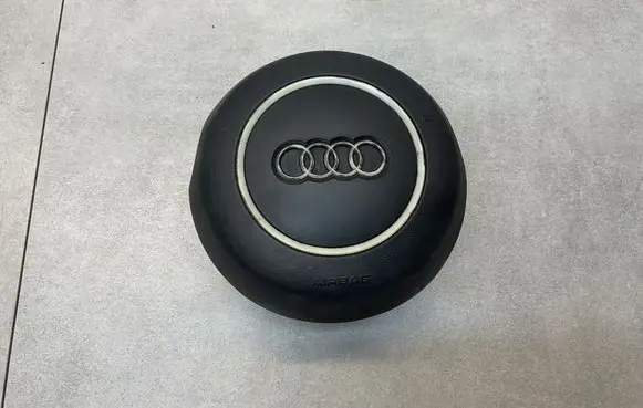 Audi Q3 8U Steering wheel airbag 8V0880201L