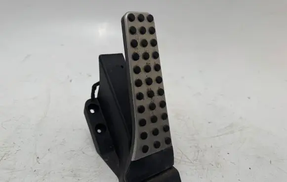 Mercedes-Benz GLK (X204) Accelerator throttle pedal A2043000182 9179391