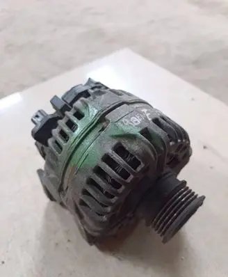 Opel Zafira B Generator/alternator 0124425059
