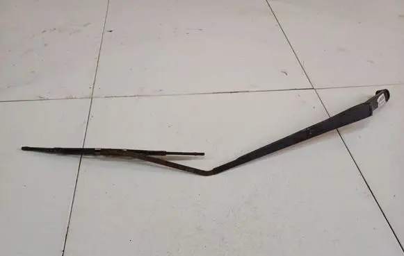 Toyota Avensis Verso Front wiper blade arm