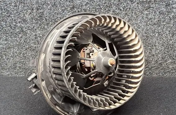 Volkswagen Golf VI Heater fan/blower 5Q1819021B