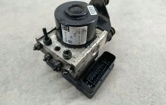 Volkswagen Golf V ABS Pump 