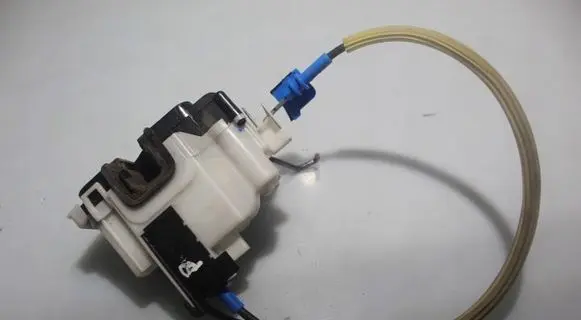 Peugeot Bipper Front door lock 