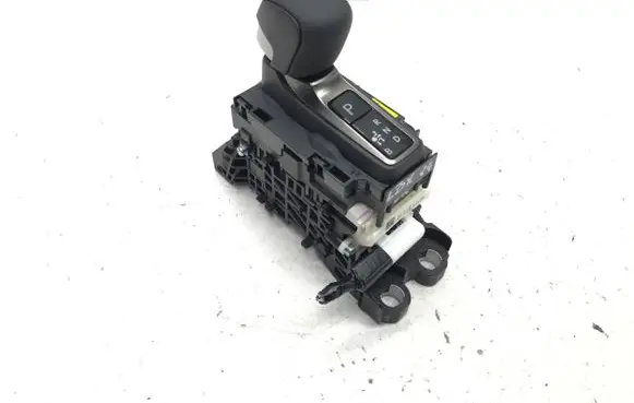 Lexus LBX Gear shifter/selector 814R46RB 75M432