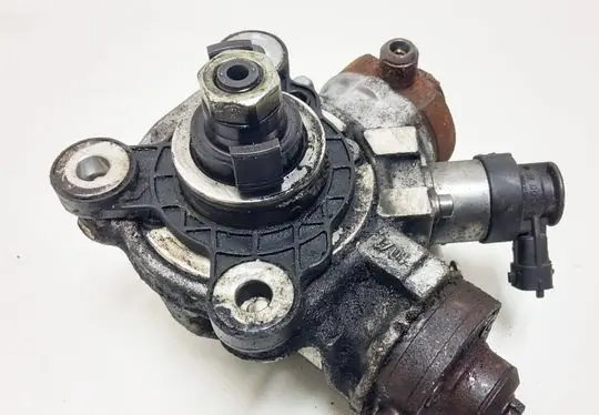 Volvo XC60 Fuel injection high pressure pump 31272896