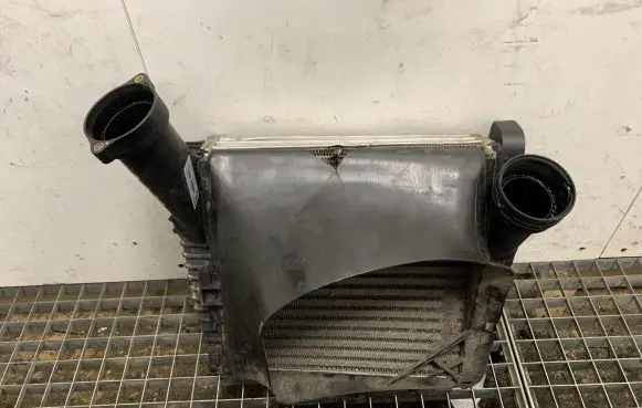 Volkswagen Touareg II Intercooler radiator 7L6145803F 7L6145803