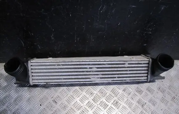 BMW 1 E81 E87 Intercooler radiator 752491608 RAD119