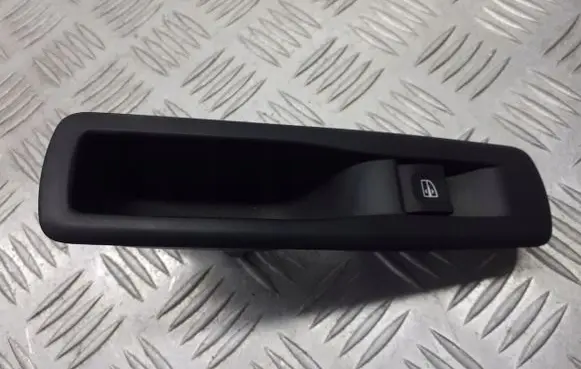 Renault Megane III Quarter vent window switch 82950004R