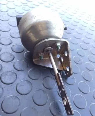 Volkswagen PASSAT B8 Vacuum valve 