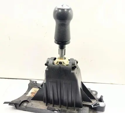 Mitsubishi Colt Gear shifter/selector 