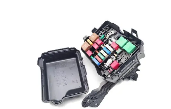 Citroen C3 Fuse module 9671924480