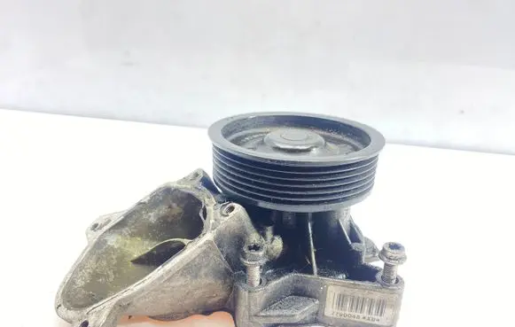 BMW 5 E60 E61 Water pump 7790045
