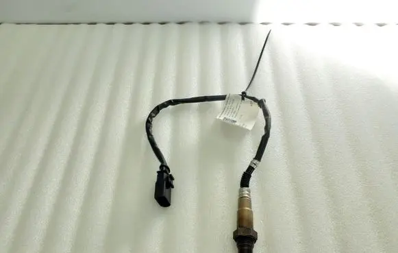 Volkswagen Scirocco Lambda probe sensor 03C906262AK 0258010104