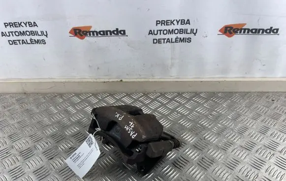 Volkswagen PASSAT B8 Front brake caliper 6798D