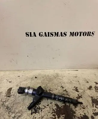 Nissan Almera Tino Fuel injector