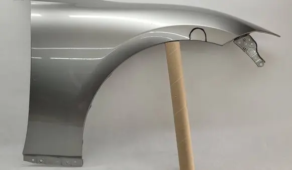 Lexus LS V Fender 