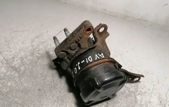 Toyota Avensis T220 Engine mount bracket