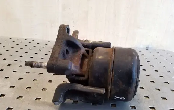 Engine mount bracket