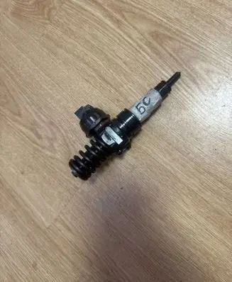 Volkswagen Golf V Fuel injector 0414720215 038130073AG