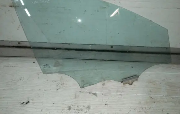Hyundai Santa Fe Front door window glass four-door