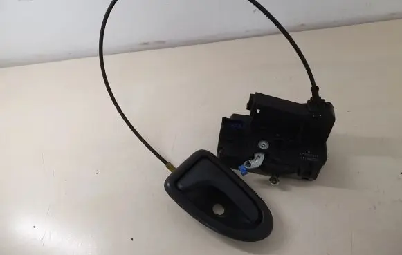 Renault Trafic II (X83) Front door lock 8200008261