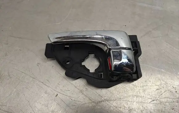 Hyundai ix35 Front door interior handle 826132S000