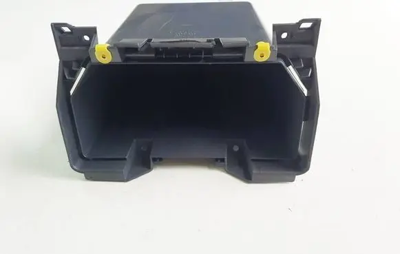 Volvo V50 Glove box