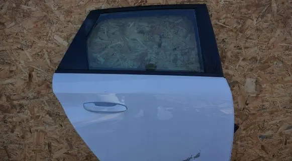 Peugeot 308 Rear door 638255682