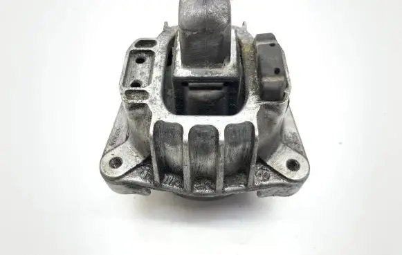 BMW 5 F10 F11 Engine mount bracket 6777374 677737401