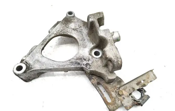 Nissan Almera Tino Engine mounting bracket