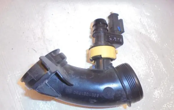Citroen C4 Cactus Intercooler hose/pipe 9801021780