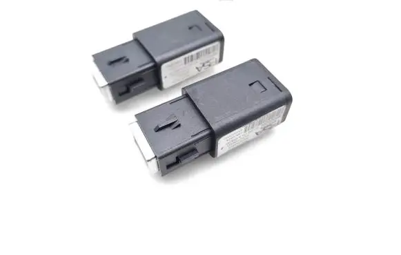 Opel Mokka B USB socket connector 98217039DX 9824334377