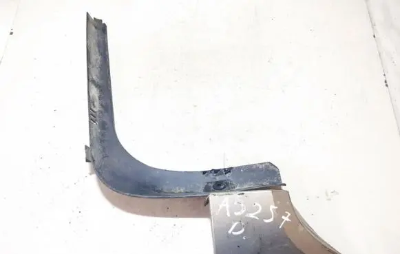 Front bumper splitter molding