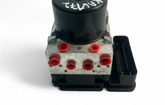 Volvo V70 ABS Pump 31329139