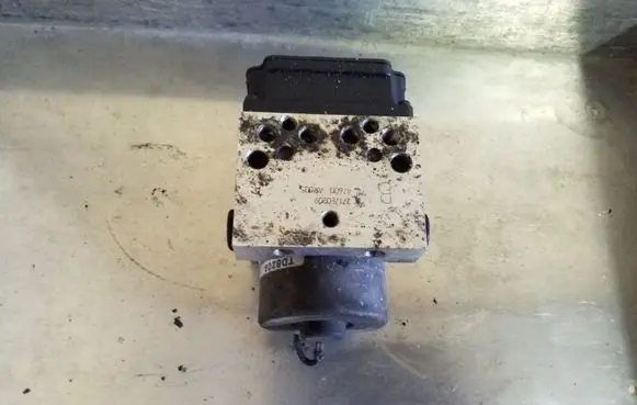 Nissan X-Trail T30 ABS Pump 47600AR005