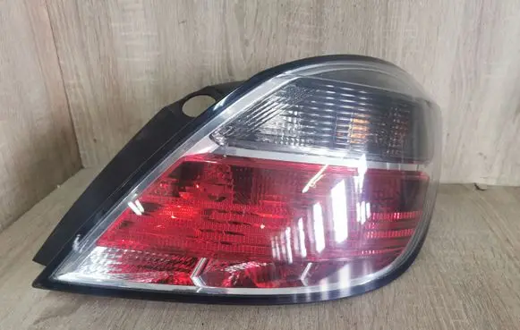 Opel Astra H Rear/tail lights 13222325