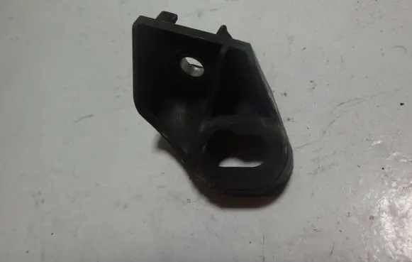 BMW 5 GT F07 Intercooler pipe mounting bracket 7805403