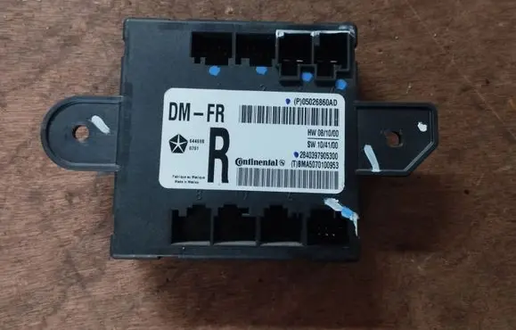 Chrysler Town & Country V Door control unit/module 05026860AD