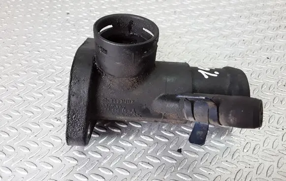Volkswagen Golf III Engine coolant pipe/hose 028121132A