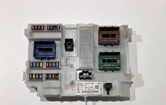 Volvo S60 Fuse module 31343677 31343677aA