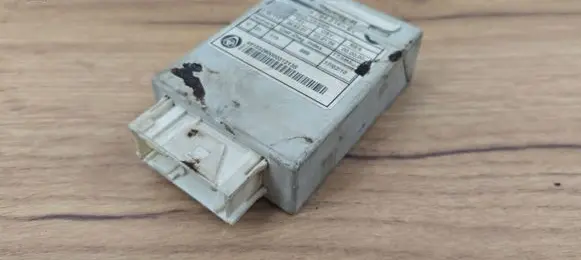 BMW 5 E60 E61 Air suspension control unit module (rear) 6784314