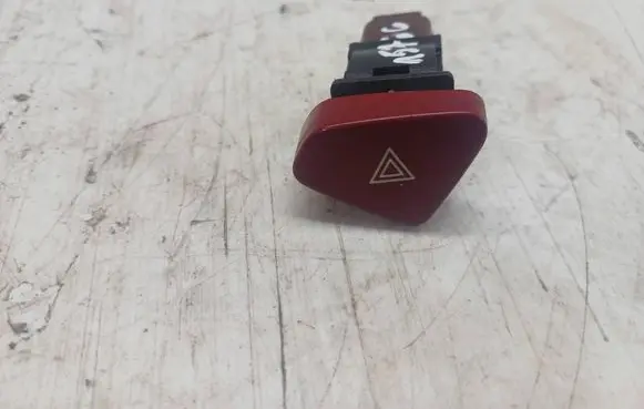 Peugeot 607 Hazard light switch