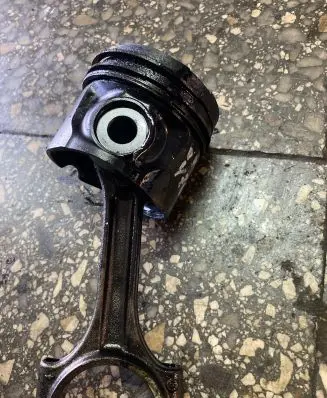 Volvo V70 Piston with connecting rod 81L79